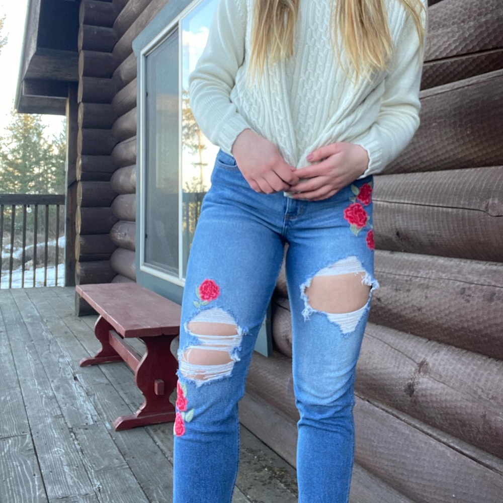 HOLLISTER DENIM ROSE PATCH JEANS